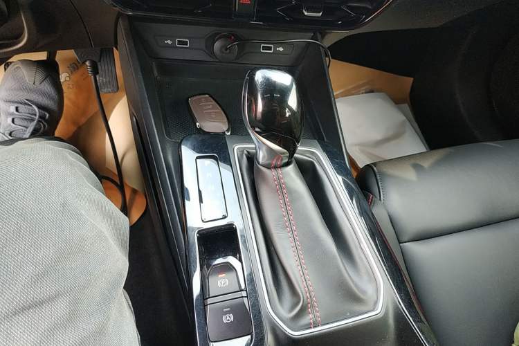 Used MG 5 2022 180 DVVT CVT Youth Luxury Edition Gear Lever