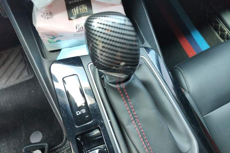 Used MG 5 2022 180 DVVT CVT Youth Luxury Edition Gear Lever