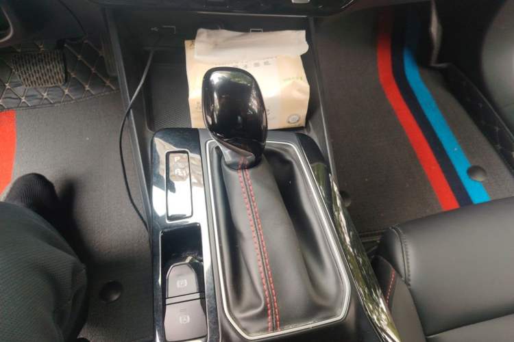 Used MG 5 2022 180 DVVT CVT Youth Luxury Edition Gear Lever