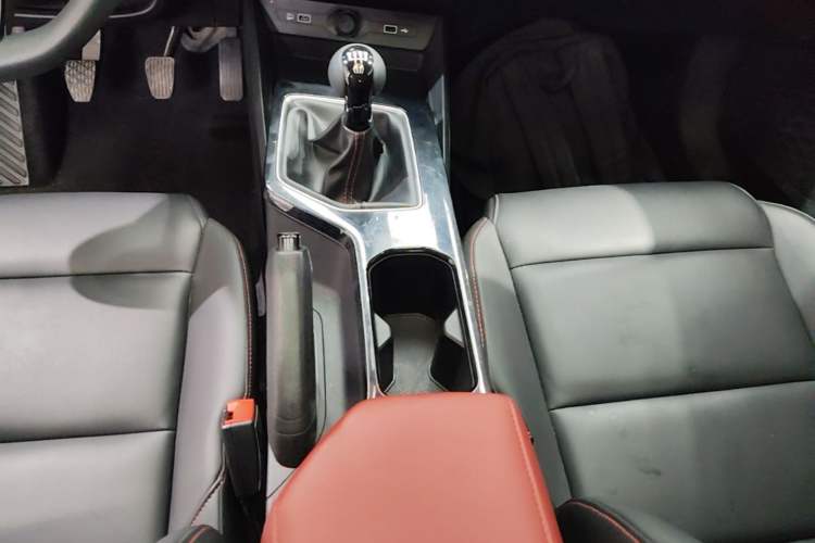 Used MG 5 2022 180 DVVT Manual Youth Luxury Edition Gear Lever