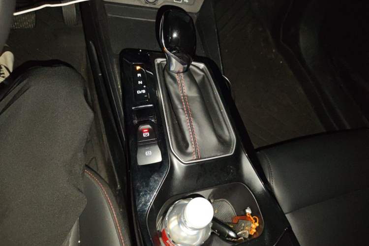 Used MG 5 2022 180 DVVT CVT Youth Luxury Edition Gear Lever