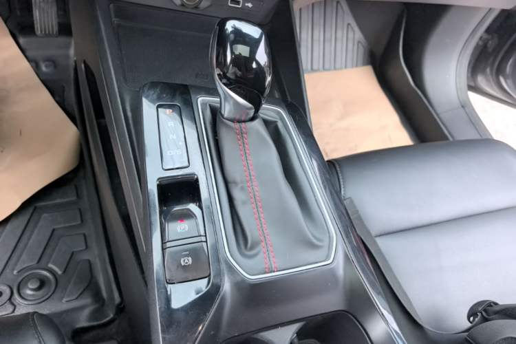 Used MG 5 2022 180 DVVT CVT Youth Luxury Edition Gear Lever