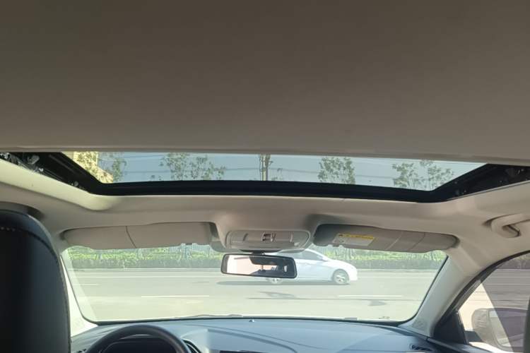 Used MG 5 2022 180 DVVT CVT Youth Luxury Edition Headliner