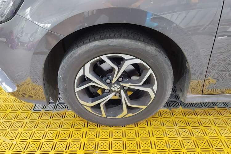 Used MG 5 2022 180 DVVT Manual Youth Luxury Edition Left Front Wheel Hub