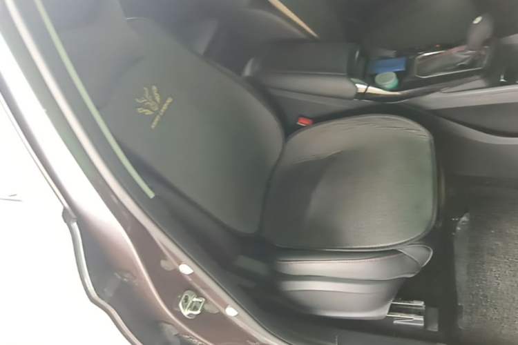Used MG 5 2022 180 DVVT CVT Youth Luxury Edition Right Front Seat
