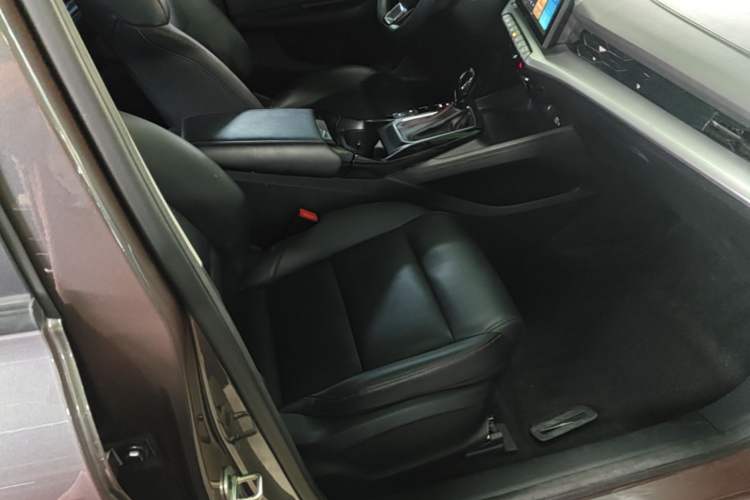 Used MG 5 2022 180 DVVT CVT Youth Style Edition Right Front Seat