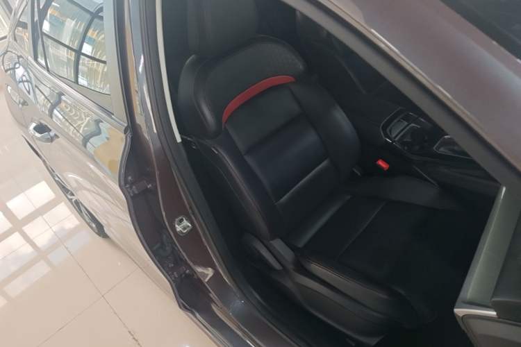 Used MG 5 2022 180 DVVT CVT Youth Luxury Edition Right Front Seat
