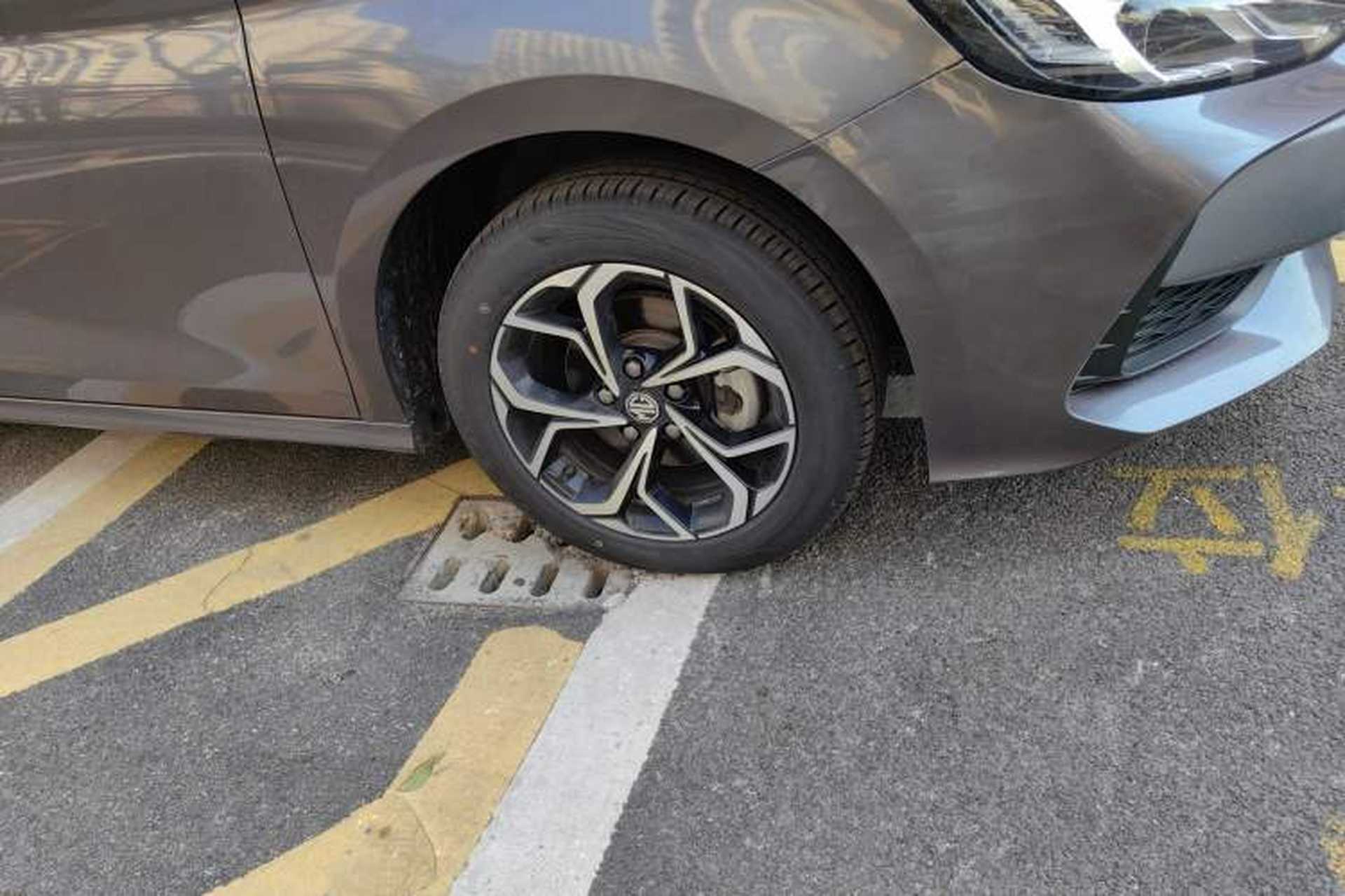 Used MG 5 2022 180 DVVT CVT Youth Luxury Edition Right Front Wheel Hub