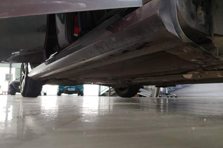 Used MG 5 2022 180 DVVT CVT Youth Luxury Edition Right Side Sill