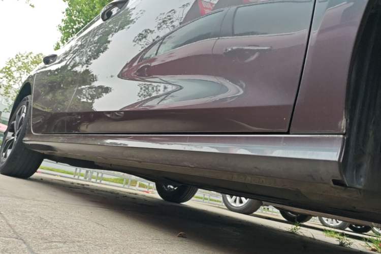 Used MG 5 2022 180 DVVT CVT Youth Luxury Edition Right Side Sill