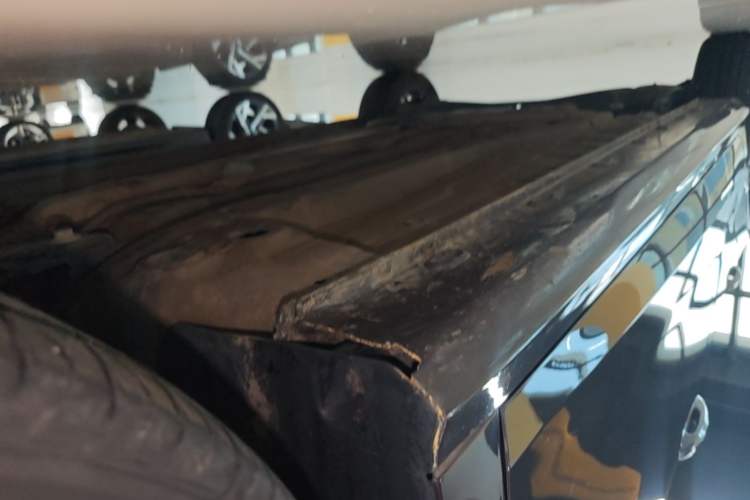 Used MG 5 2022 180 DVVT CVT Youth Luxury Edition Right Side Sill