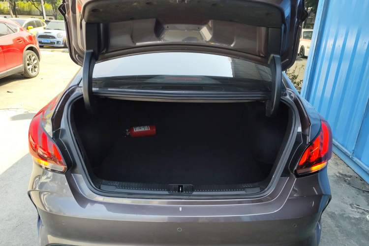 Used MG 5 2022 300TGI DCT Chao Yue Flagship Edition Trunk