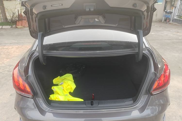 Used MG 5 2022 180 DVVT CVT Youth Luxury Edition Trunk