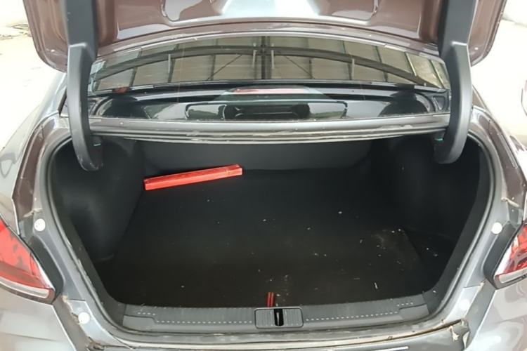 Used MG 5 2022 180 DVVT CVT Youth Luxury Edition Trunk
