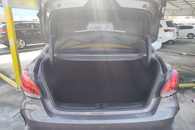 Used MG 5 2022 300TGI DCT Chao Yue Flagship Edition Trunk