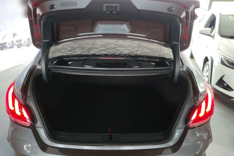 Used MG 5 2022 180 DVVT CVT Youth Luxury Edition Trunk