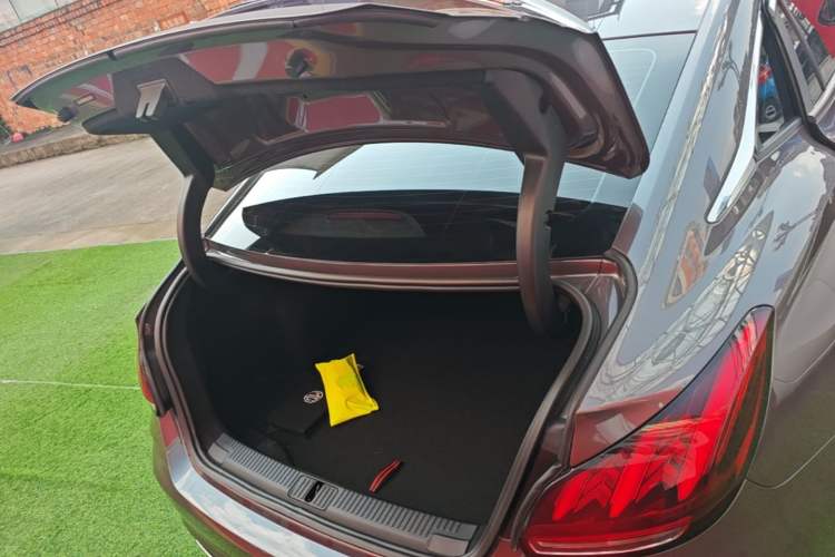 Used MG 5 2022 180 DVVT CVT Youth Luxury Edition Trunk
