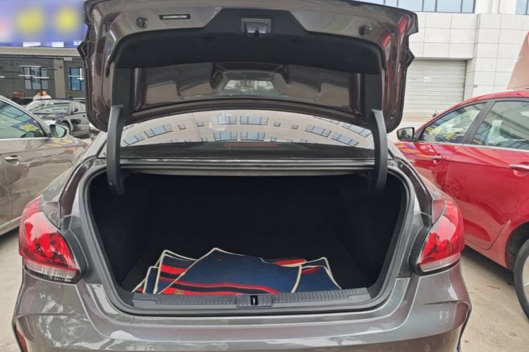 Used MG 5 2022 180 DVVT CVT Youth Luxury Edition Trunk