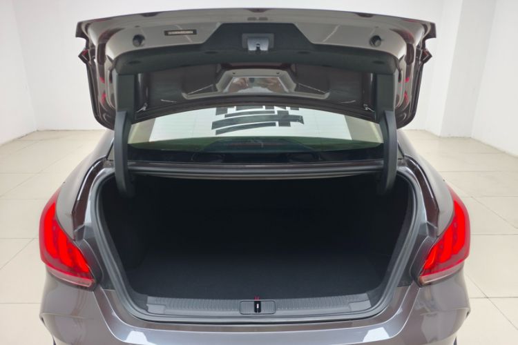 Used MG 5 2022 180 DVVT CVT Youth Luxury Edition Trunk