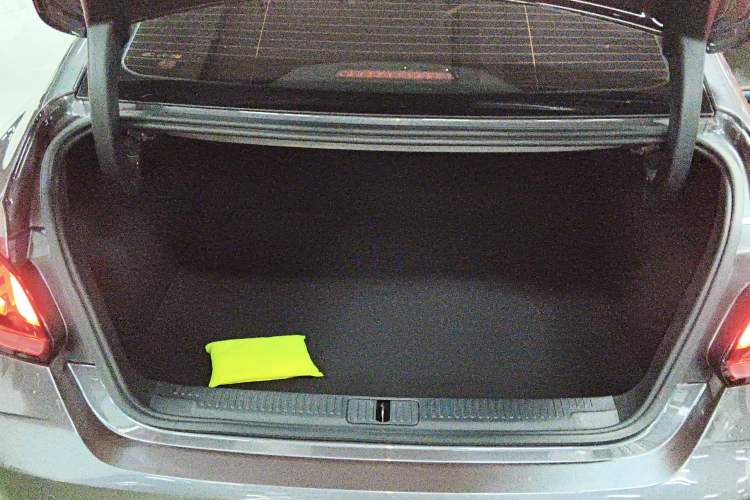 Used MG 5 2022 180 DVVT CVT Youth Flagship Edition Trunk