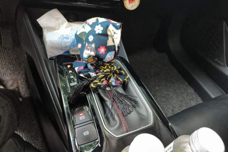 Used MG 5 2022 180 DVVT CVT Youth Luxury Edition Gear Lever
