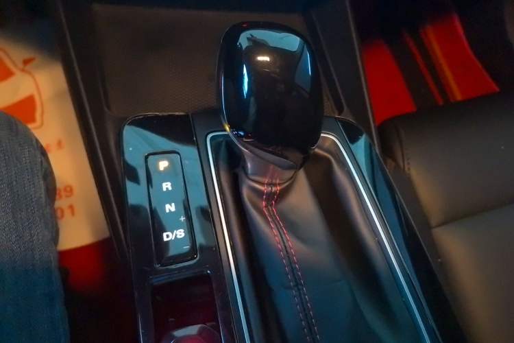 Used MG 5 2022 180 DVVT CVT Youth Luxury Edition Gear Lever