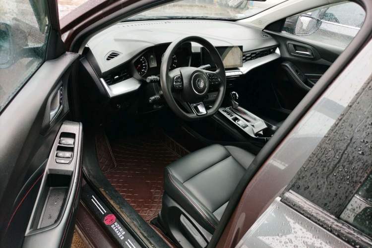 Used MG 5 2022 180 DVVT CVT Youth Style Edition Interior 4