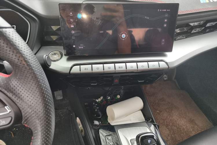 Used MG 5 2022 300TGI DCT Chao Yue Luxury Edition Audio And AC Panel
