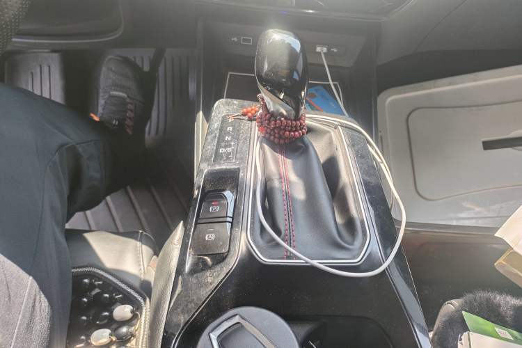 Used MG 5 2022 180 DVVT CVT Youth Luxury Edition Gear Lever