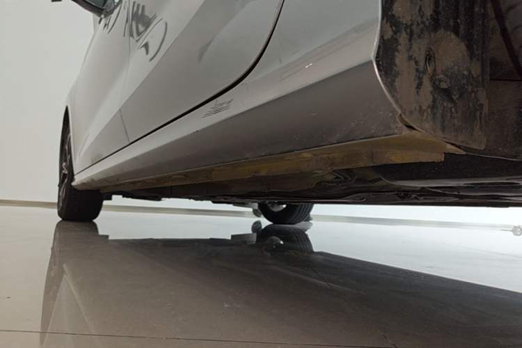 Used MG 5 2022 180 DVVT CVT Youth Flagship Edition Left Side Sill