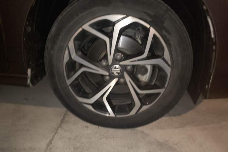 Used MG 5 2022 180 DVVT CVT Youth Luxury Edition Right Front Wheel Hub