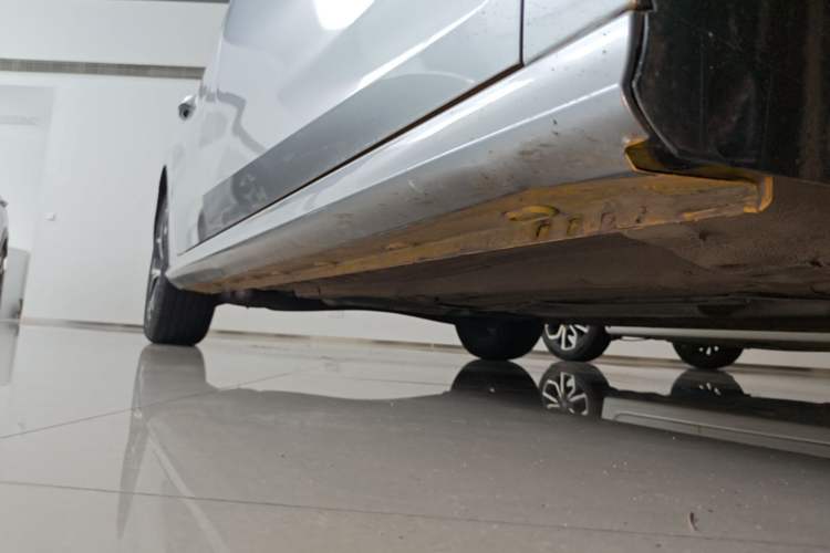 Used MG 5 2022 180 DVVT CVT Youth Flagship Edition Right Side Sill