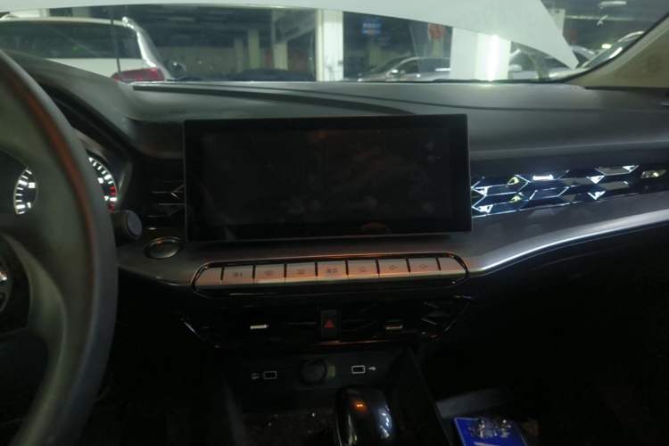 Used MG 5 2022 180 DVVT CVT Youth Luxury Edition Audio And AC Panel