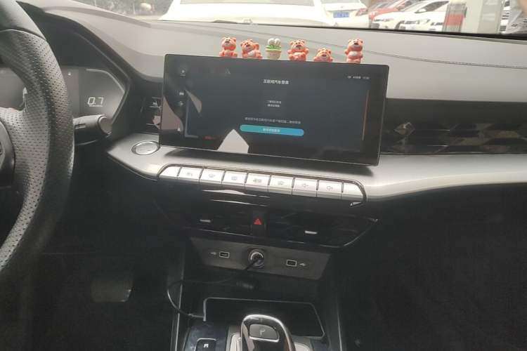 Used MG 5 2022 300TGI DCT Chao Yue Luxury Edition Audio And AC Panel