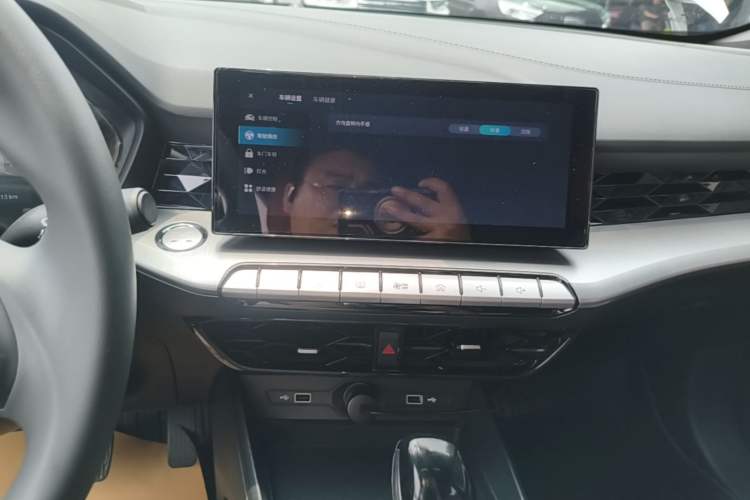 Used MG 5 2022 180 DVVT CVT Youth Luxury Edition Audio And AC Panel
