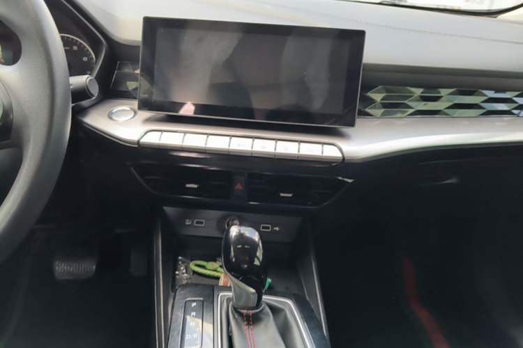 Used MG 5 2022 180 DVVT CVT Youth Style Edition Audio And AC Panel