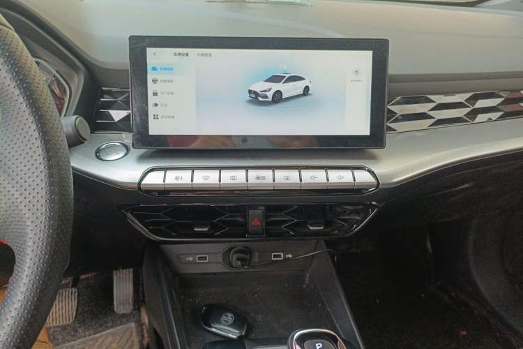 Used MG 5 2022 300TGI DCT Chao Yue Luxury Edition Audio And AC Panel