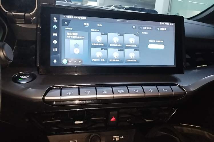 Used MG 5 2022 300TGI DCT Chao Yue Luxury Edition Audio And AC Panel