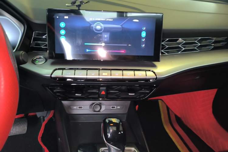 Used MG 5 2022 180 DVVT CVT Youth Luxury Edition Audio And AC Panel