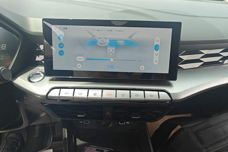 Used MG 5 2022 180 DVVT CVT Youth Flagship Edition Audio And AC Panel