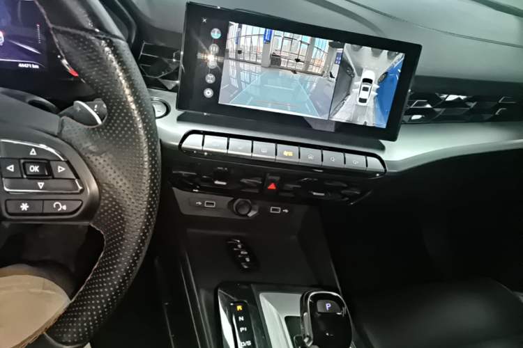 Used MG 5 2022 300TGI DCT Chao Yue Luxury Edition Audio And AC Panel