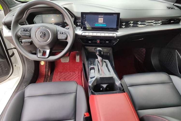 Used MG 5 2022 180 DVVT CVT Youth Luxury Edition Center Console