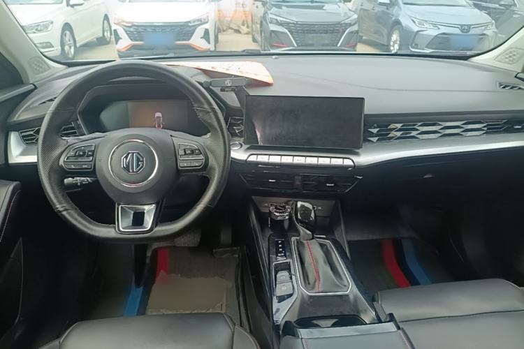 Used MG 5 2022 180 DVVT CVT Youth Luxury Edition Center Console