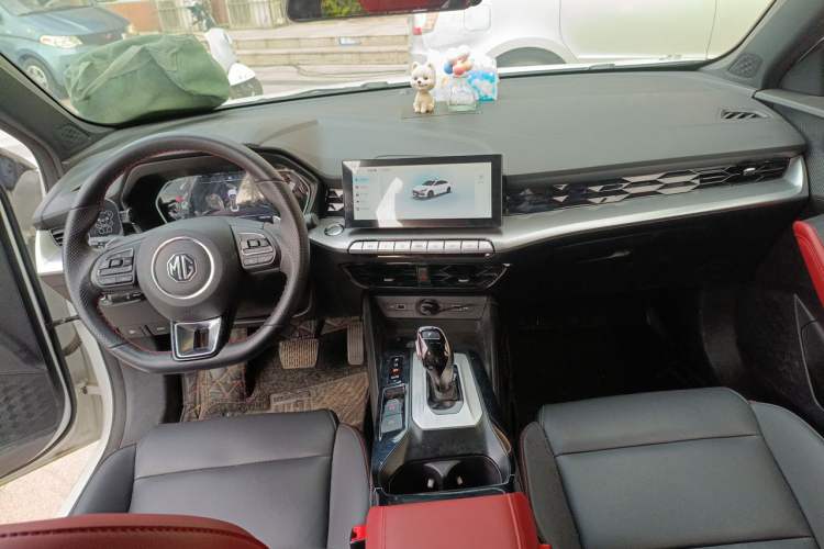 Used MG 5 2022 300TGI DCT Chao Yue Luxury Edition Center Console