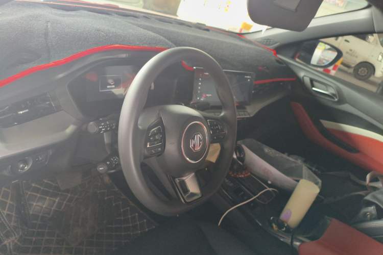 Used MG 5 2022 180 DVVT CVT Youth Luxury Edition Center Console