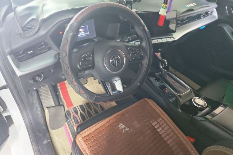 Used MG 5 2022 180 DVVT CVT Youth Luxury Edition Center Console