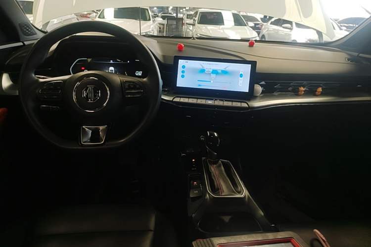 Used MG 5 2022 180 DVVT CVT Youth Luxury Edition Center Console