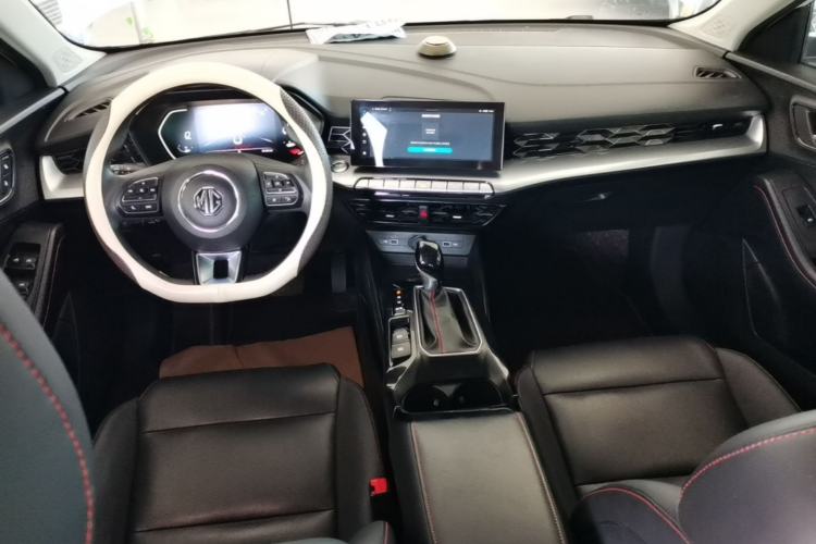 Used MG 5 2022 180 DVVT CVT Youth Luxury Edition Center Console