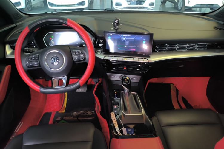Used MG 5 2022 180 DVVT CVT Youth Luxury Edition Center Console