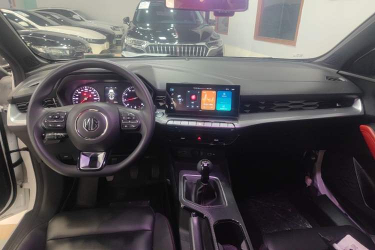 Used MG 5 2022 180 DVVT Manual Youth Luxury Edition Center Console